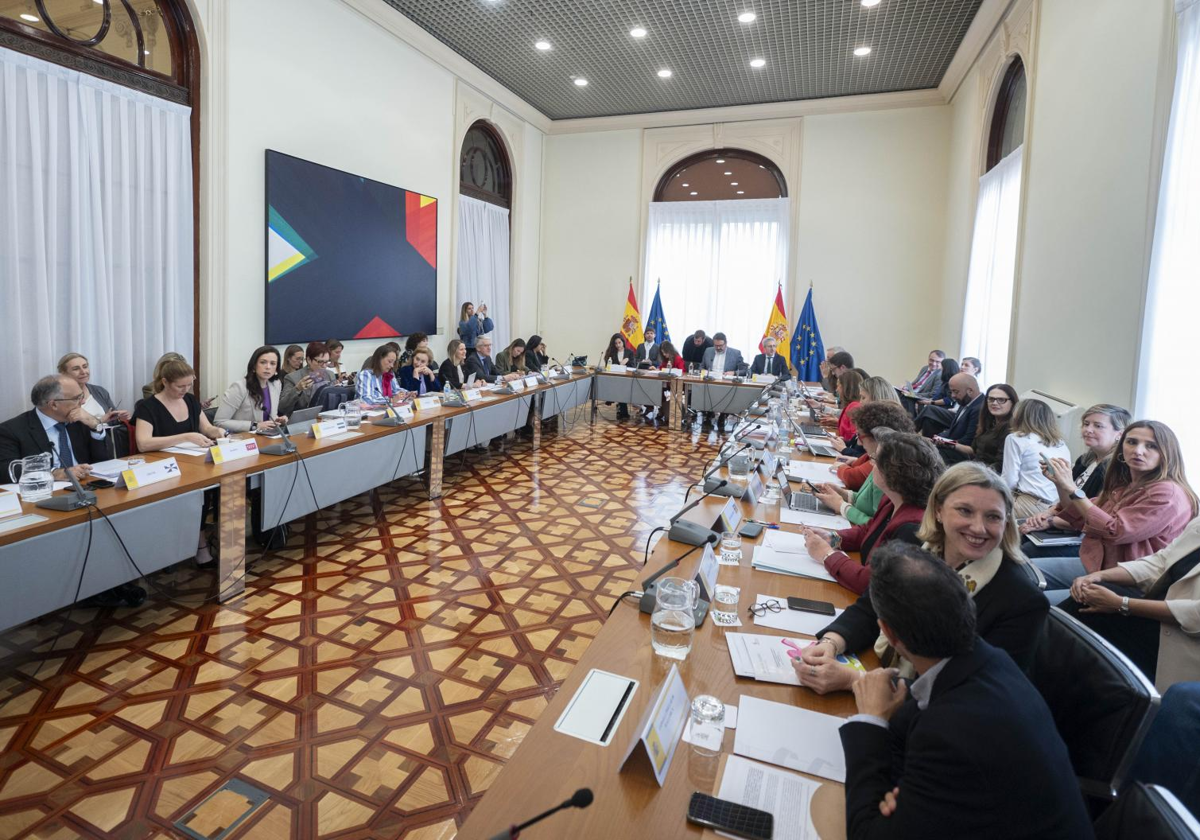El Gobierno y las comunidades del PP consuman su ruptura por el reparto de menores migrantes