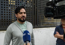 Alvise Pérez, eurodiputado y líder de Se Acabó la Fiesta, atendiendo a los medios