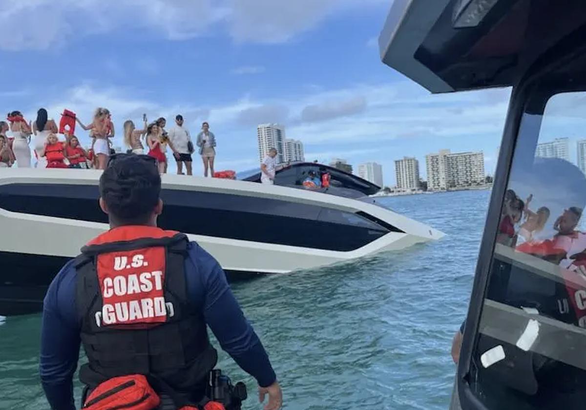 Más de una treintena de 'influencers', rescatados del naufragio en un yate Lamborghini