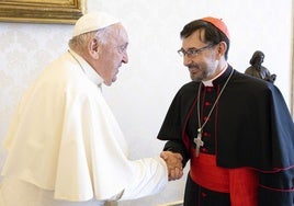 José Cobo, en un encuentro en el Vaticano con el Papa Francisco.