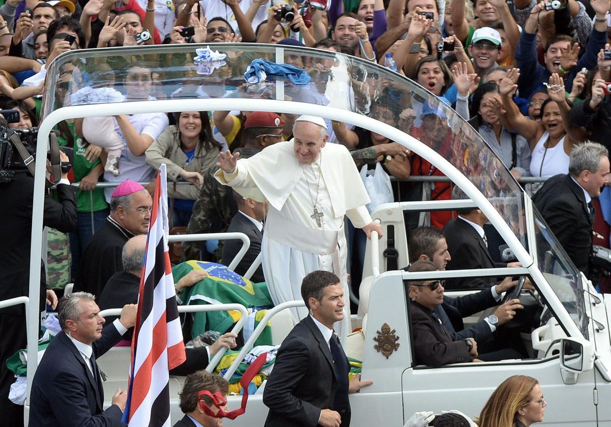 El último deseo del Papa Francisco para los niños de Gaza: donó su papamóvil como hospital infantil