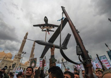 Tel Aviv y Washington castigan a los hutíes con bombardeos contra el puerto de Hodeidah