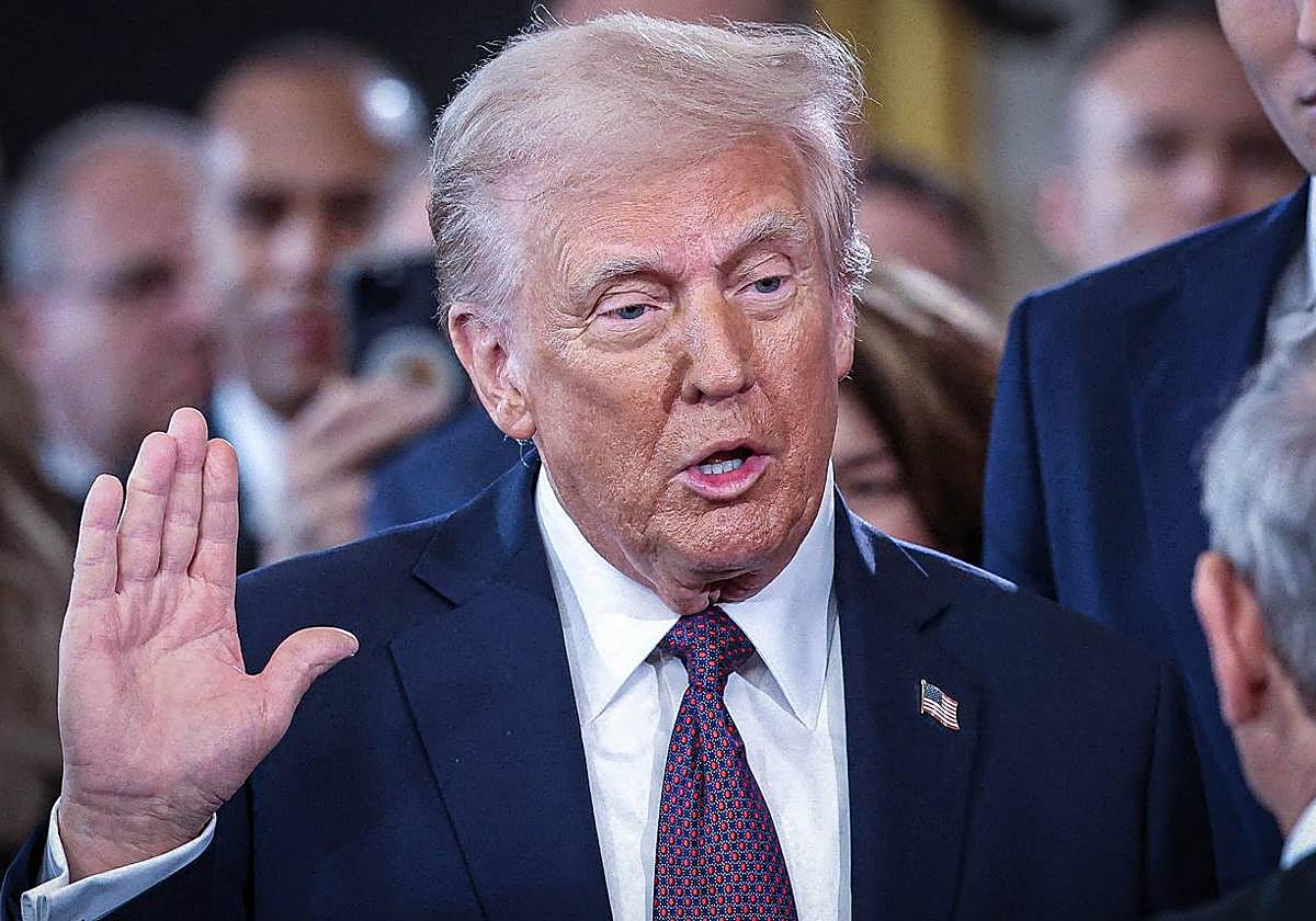 Donald Trump jura la Constitución, el pasado mes de enero, como presidente de EE UU.