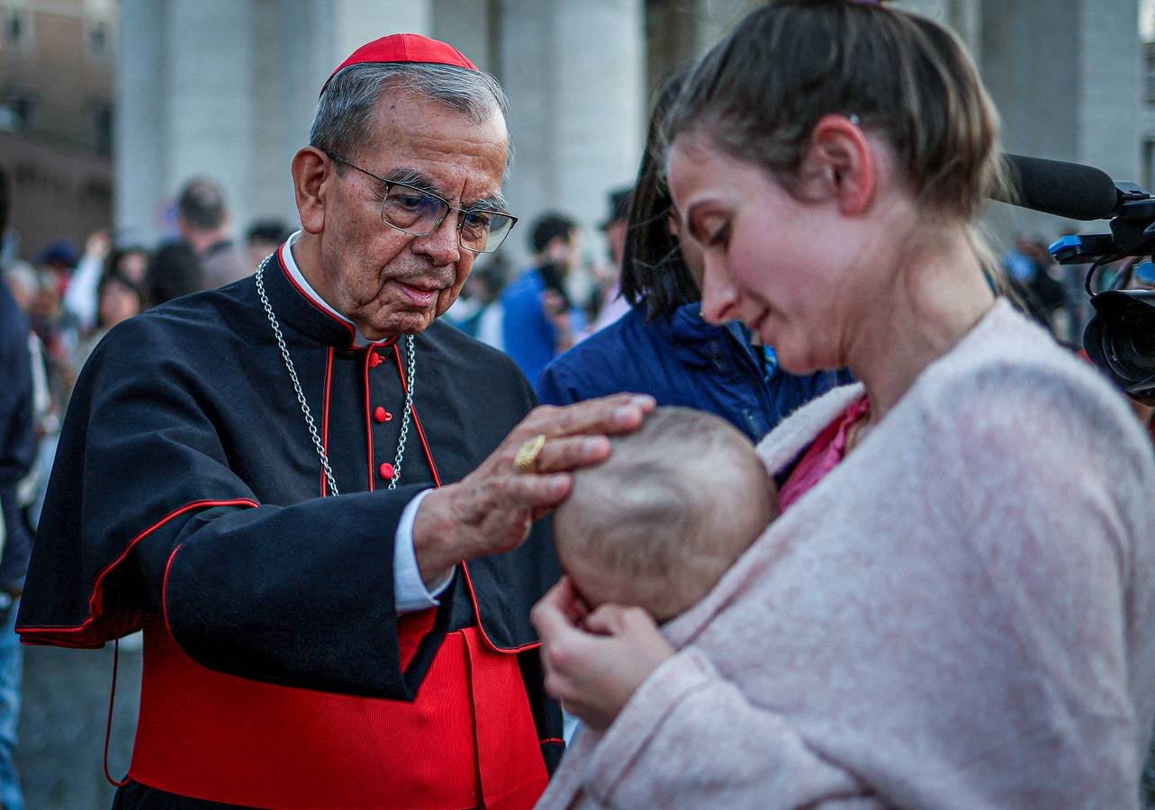 Los cardenales ultiman sus reuniones antes de encerrarse mañana en el cónclave
