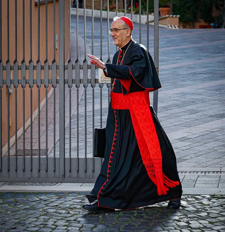 Los cardenales ultiman sus reuniones antes de encerrarse mañana en el cónclave