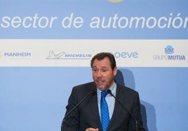 El ministro de Transportes, Óscar Puente, este martes en el acto del 30 aniversario de la Tribuna de la automoción en el Real Casino de Madrid