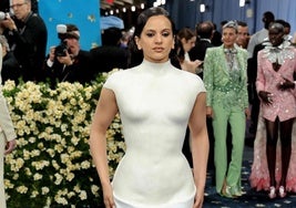 Rosalía, con un vestido escultural.