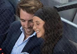 Amor, besos y arrumacos en en el Tenis: por qué vemos tantas parejas famosas besarse y mimarse en la grada VIP del Mutua Madrid Open