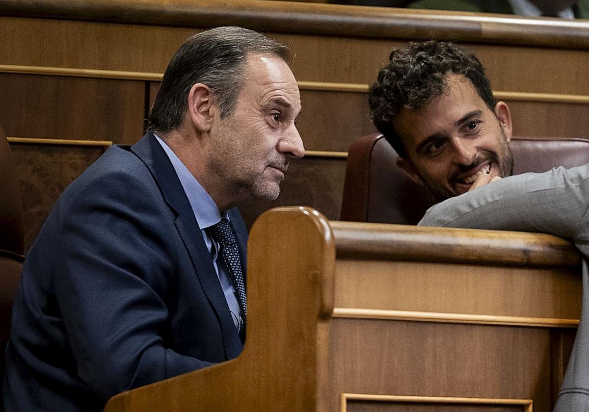 El diputado del Grupo Mixto, José Luis Ábalos, durante una sesión plenaria en el Congreso de este miércoles.