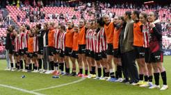 Un viaje en coche de Uriarte retrata la importancia del femenino en el Athletic