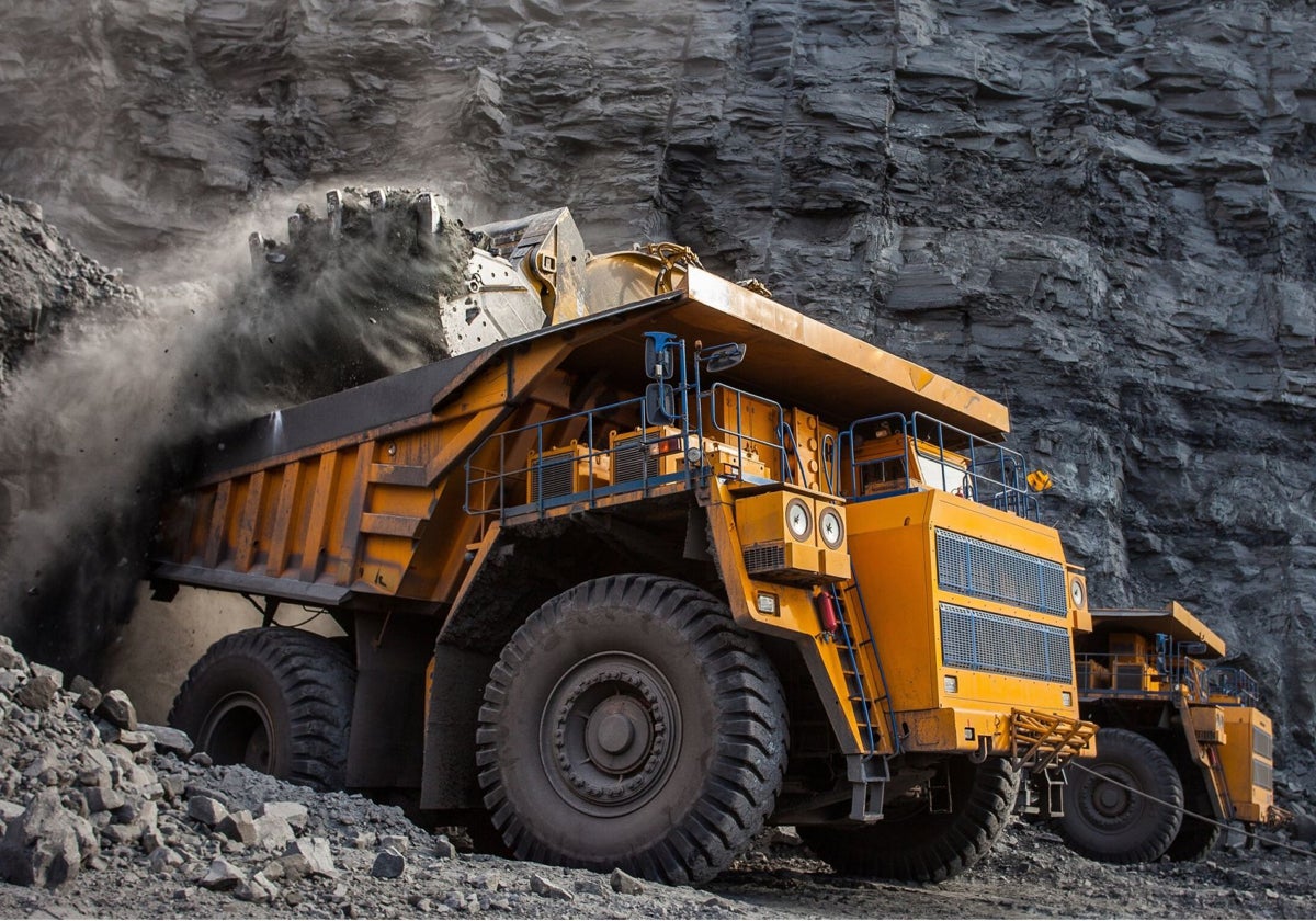 China Stockpiles Critical Minerals for Electric Cars