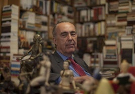 La poesía erudita y filosófica de Luis Alberto de Cuenca merece el Reina Sofía de Poesía