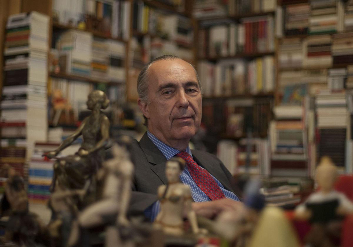 La poesía erudita y filosófica de Luis Alberto de Cuenca merece el Reina Sofía de Poesía