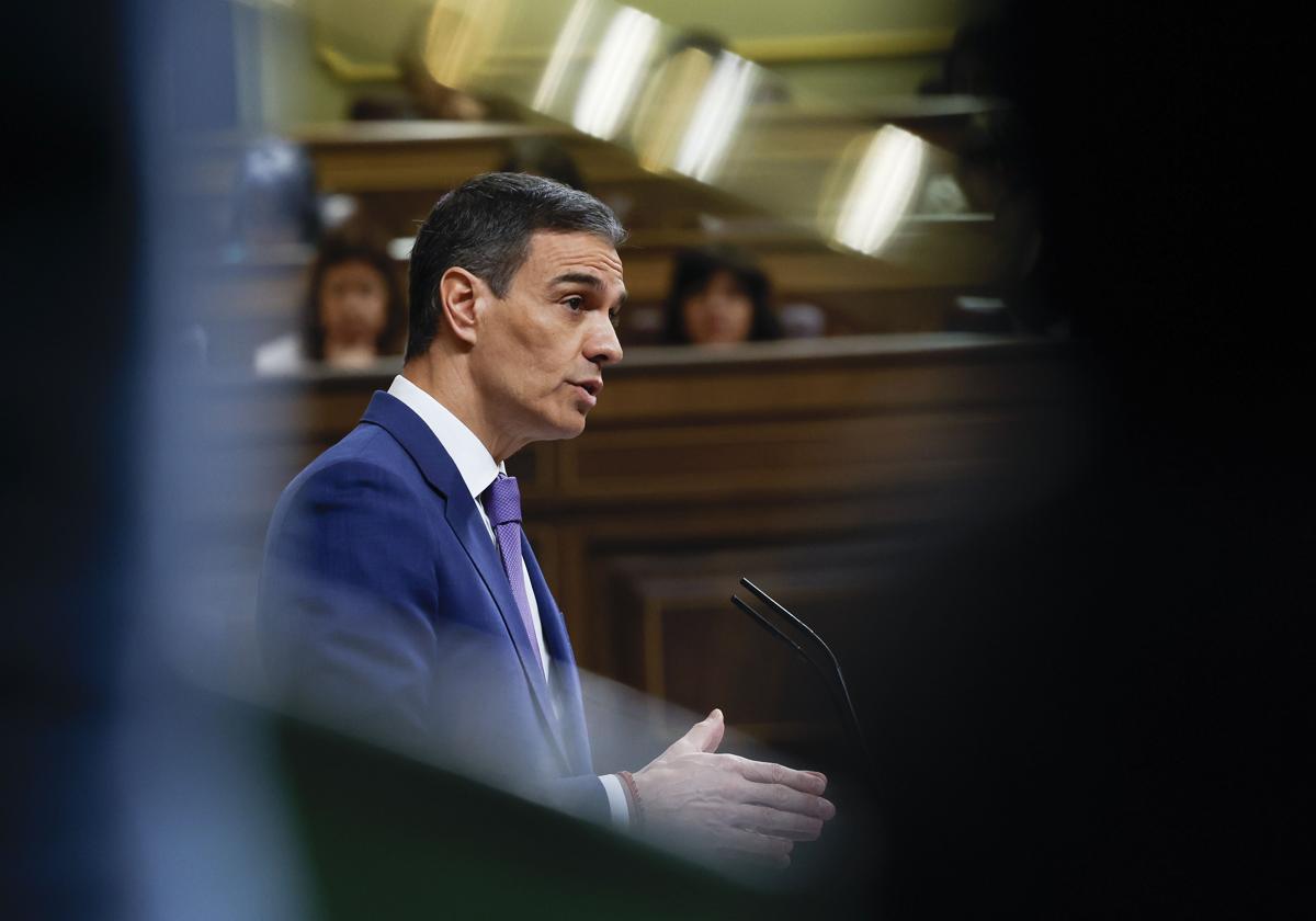 El presidente del Gobierno, Pedro Sánchez, interviene durante un pleno en el Congreso.