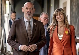 Begoña Gómez y el rector de la Complutense, Joaquin Goyache, en un acto de la universida