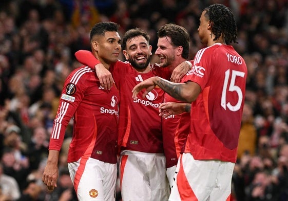 Los jugadores del United celebran el gol de Casemiro que les dio tranquilidad en la vuelta de semifinales ante el Athletic.