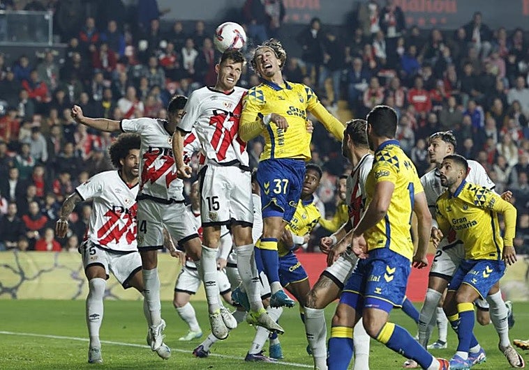 El sueño europeo del Rayo complica la permanencia canaria