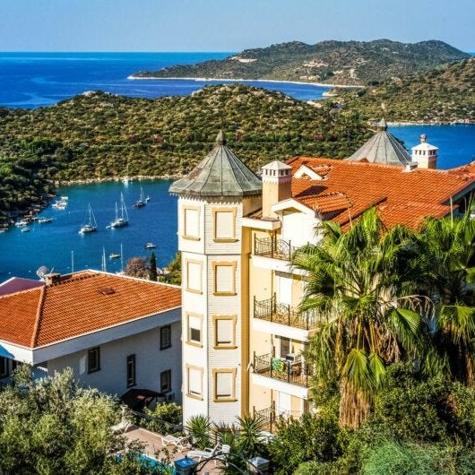 Menos masificado que Estambul, pero igual de bonito: así es Antalya, el destino turco que combina historia, resorts de lujo y playa sin multitudes