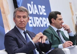 lberto Núñez Feijóo, ayer, en un acto con motivo del Día de Europa juntoa al presidente de Andalucía, Juanma Moreno.