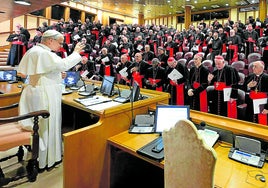 León XIV se reunió ayer con los cardenales en El Vaticano.