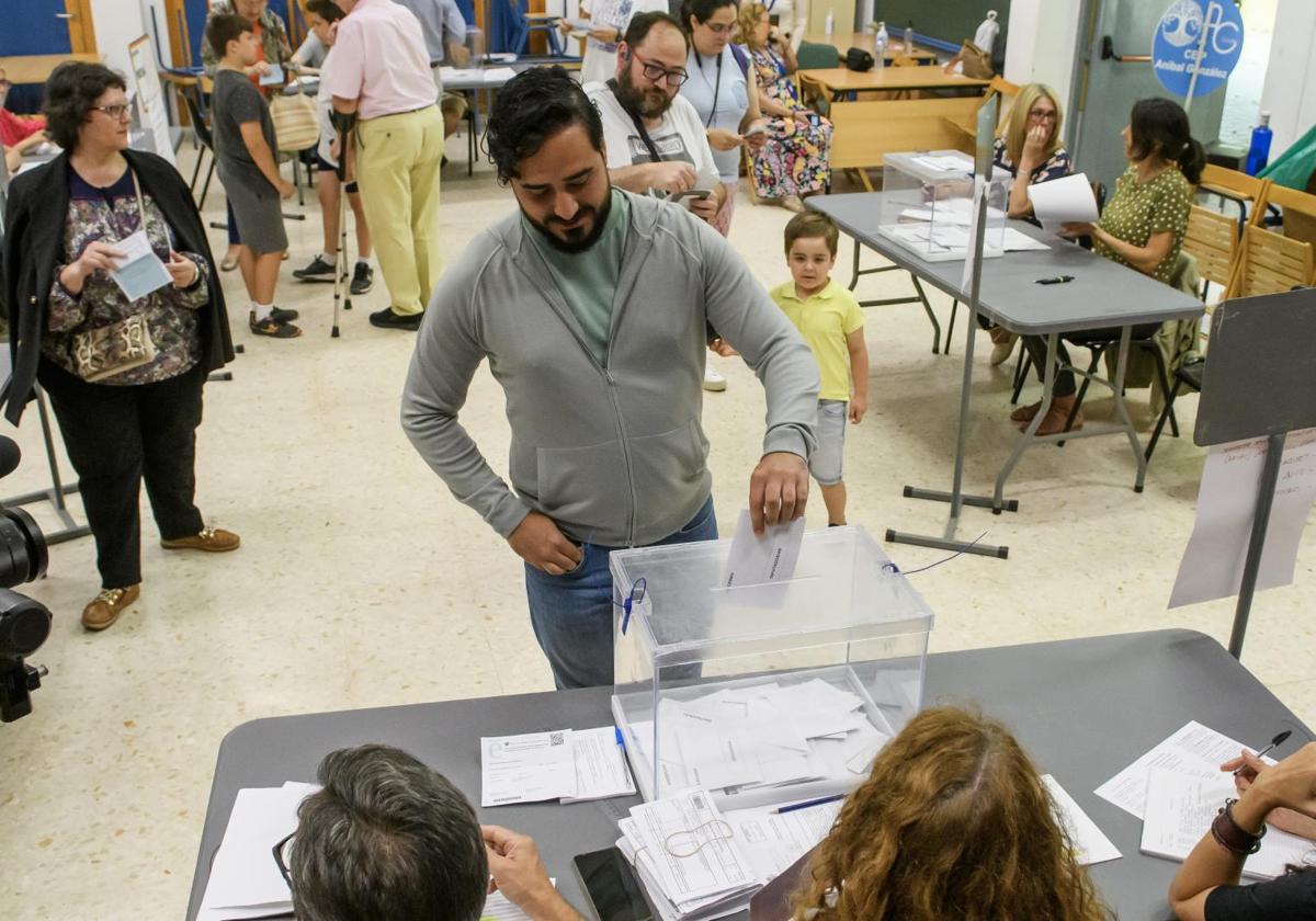 Alvise Pérez, votando en las pasadas elecciones europeas del pasado 8 de junio