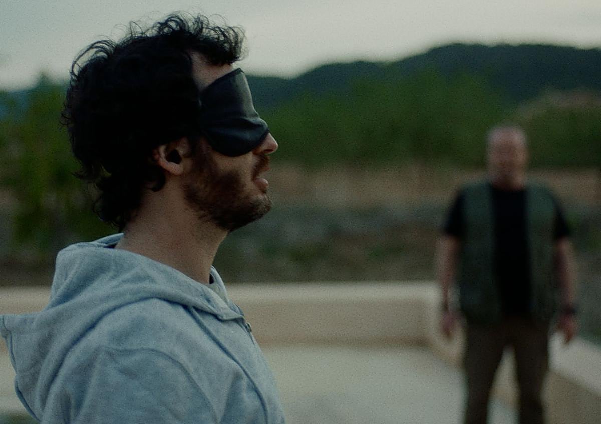 Imagen secundaria 1 - Tres fotogramas de la película.