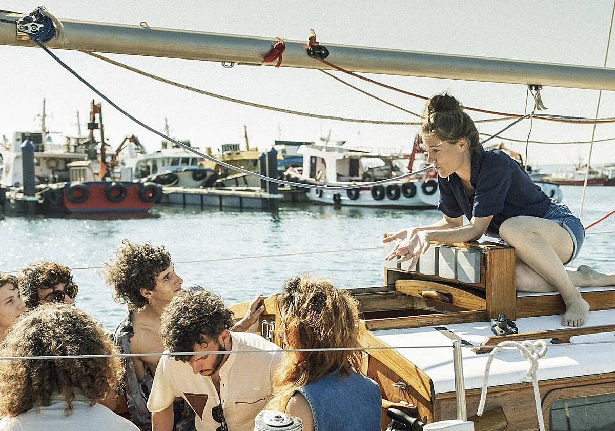 Carla Simón en el rodaje en Vigo de 'Romería', su tercer largometraje tras 'Verano 1993' y 'Alcarràs'.