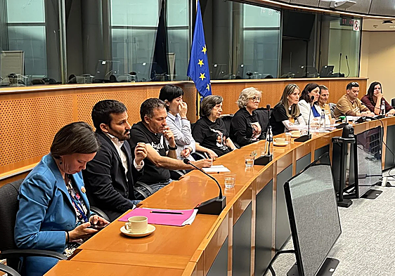 Las víctimas de la dana logran el compromiso de Von der Leyen de visitar la zona cero: «Hemos sentido empatía y escucha»
