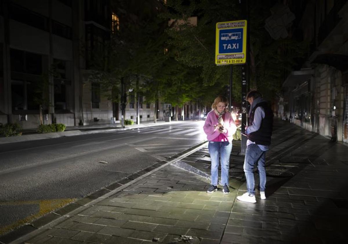 Competencia amenaza con multas de hasta 60 millones de euros a los responsables del apagón