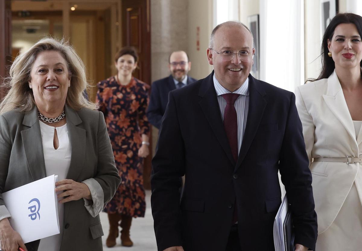 El PP cree que los mensajes desnudan el «mandato autoritario» de Sánchez