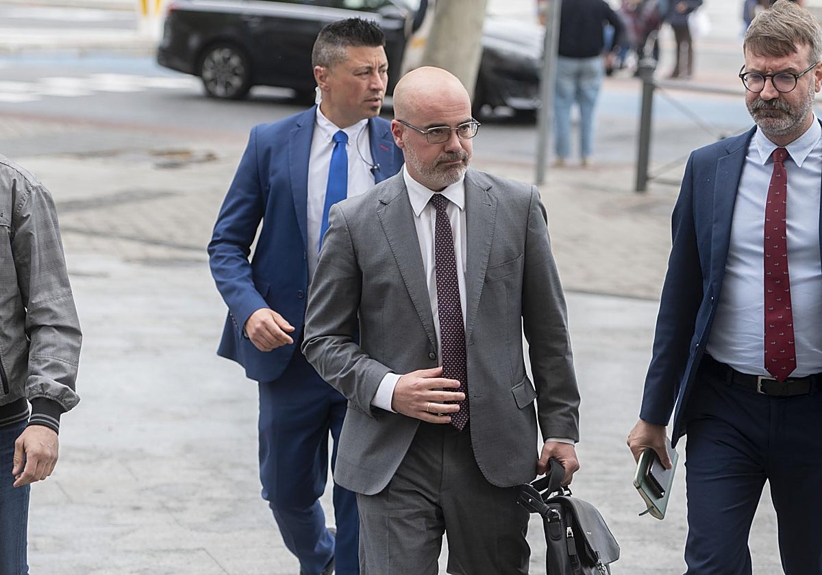 El delegado del Gobierno en la Comunidad de Madrid, Francisco Martín, a su llegada este miércoles a los juzgados de Madrid.