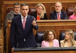 Pedro Sánchez, María Jesús Montero y Yolanda Díaz en la sesión de control de este miércoles