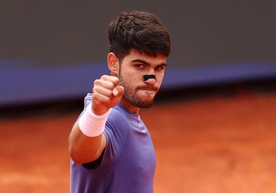 Carlos Alcaraz celebra su victoria ante Jack Draper en Roma.
