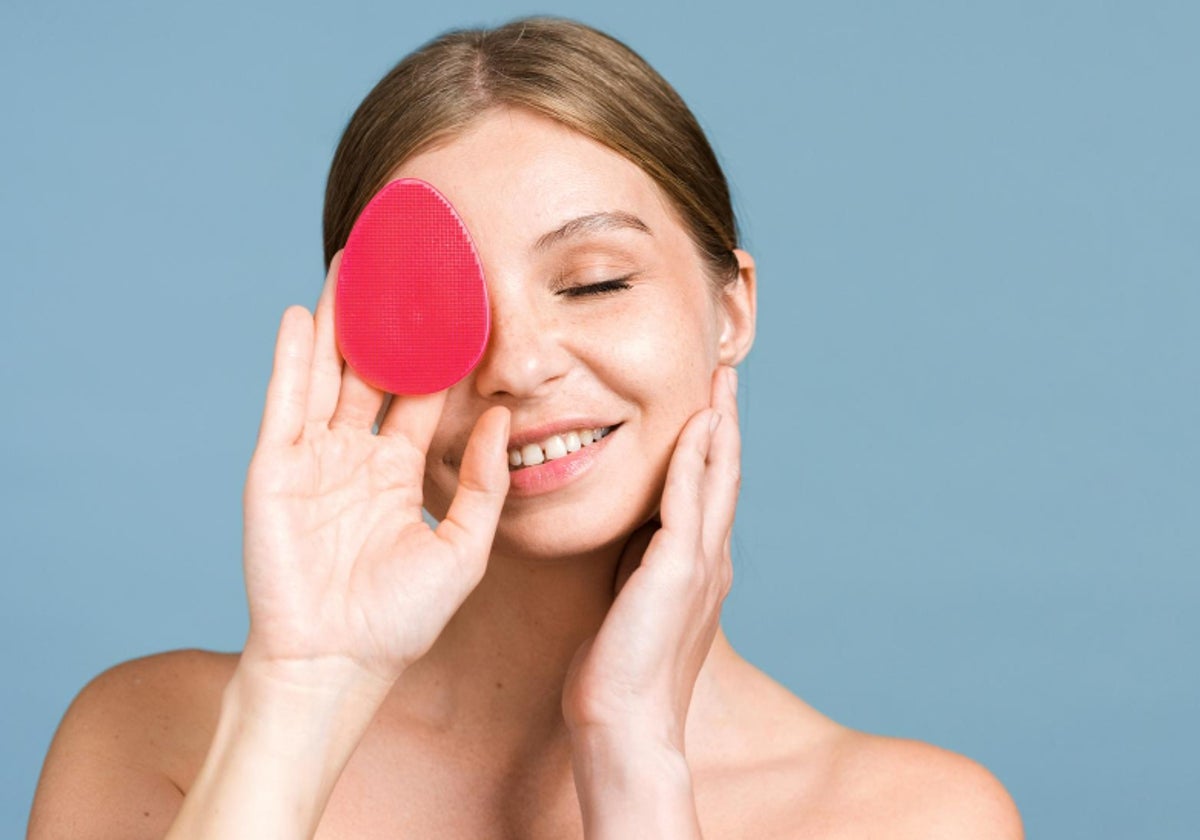 Este cepillo masajeador de FOREO está ahora a su precio más bajo en Amazon con esta rebaja del 30%