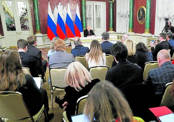El presidente ruso, Vladímir Putin, ofreció el pasado domingo una reunión a Ucrania para negociar el fin del conflicto.