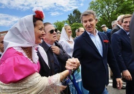Feijóo visita junto al alcalde de Madrid la Pradera de San Isidro, patrón de la capital.