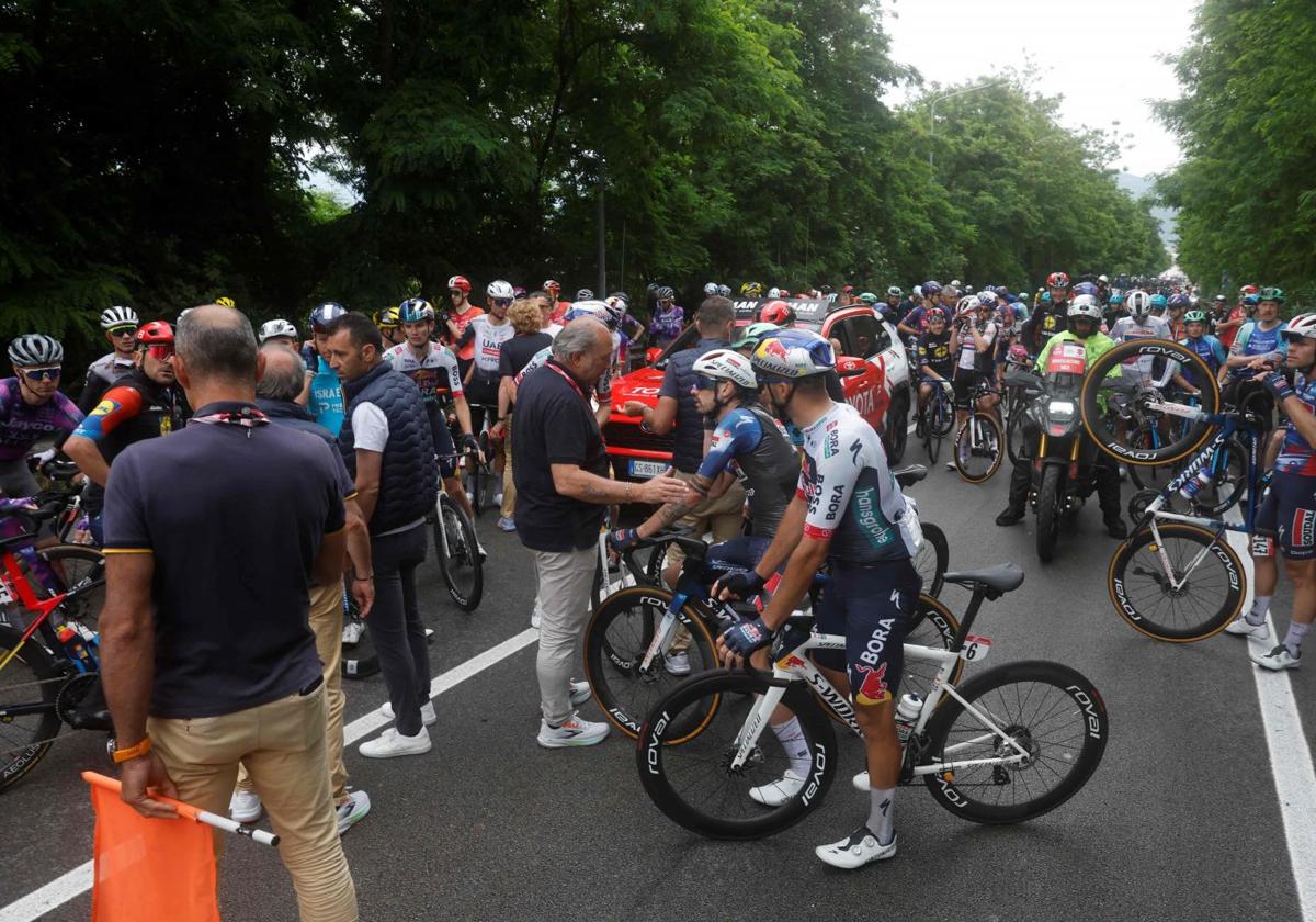 The stage was neutralised following the massive crash in the sixth stage.
