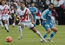 El Betis rescata un punto de Vallecas y amarga el sueño europeo del Rayo