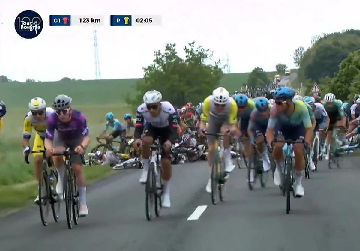 El ciclista español Pablo Torres, hospitalizado tras sufrir una terrible caída en el Tour de Hungría