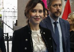 Isabel Díaz Ayuso tiene el vestido de invitada made in Spain ideal para bautizos y comuniones