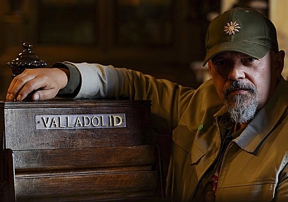 César Pérez Gellida en una de las salas del vallisoletano Círculo de Recreo, donde transcurre parte de su nueva novela.