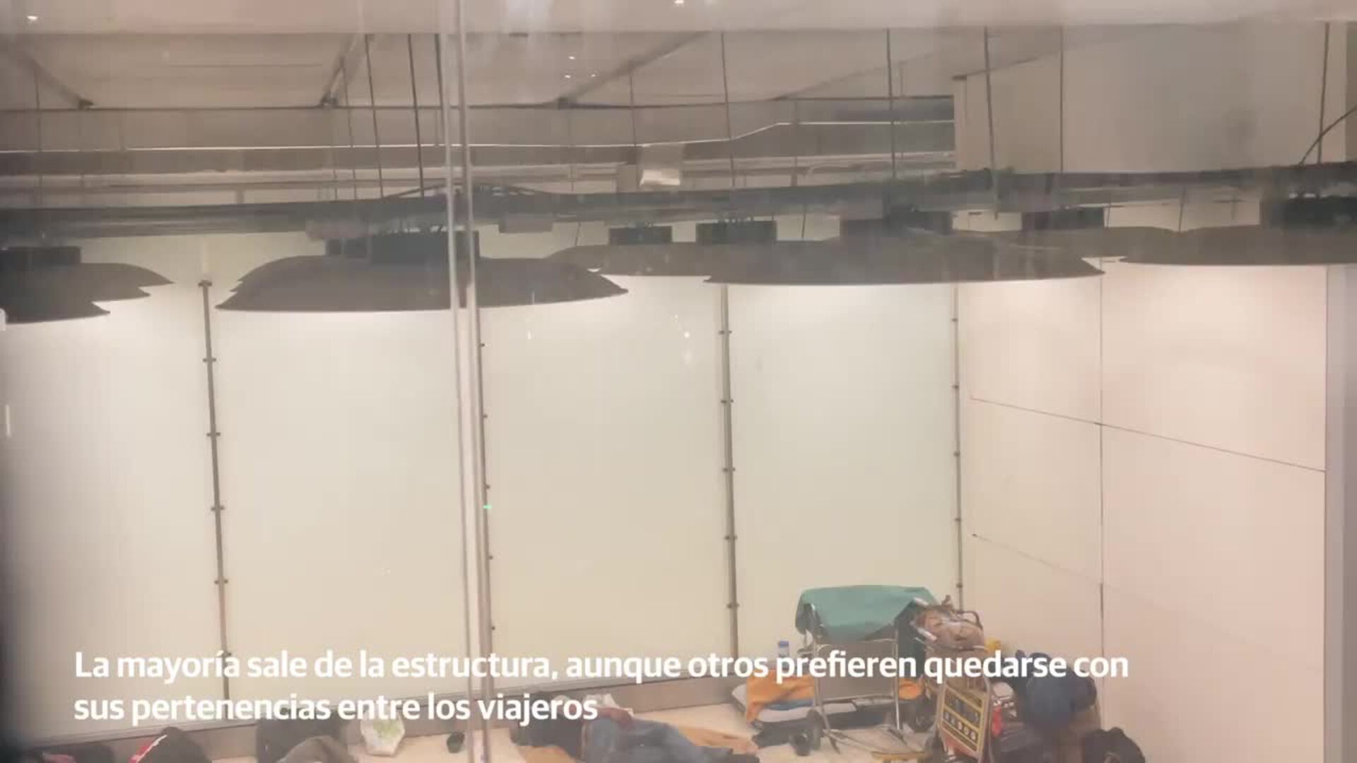 Mas de 400 personas sin techo pasan la noche en Barajas
