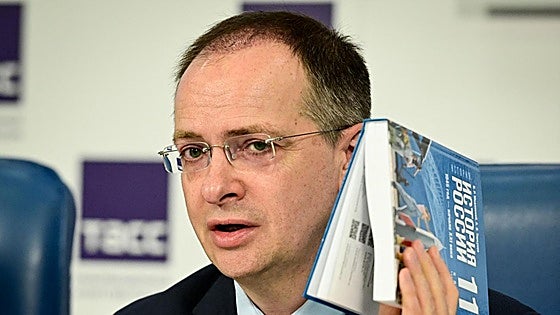 El negociador de Putin que tergiversa la historia en los libros de texto rusos