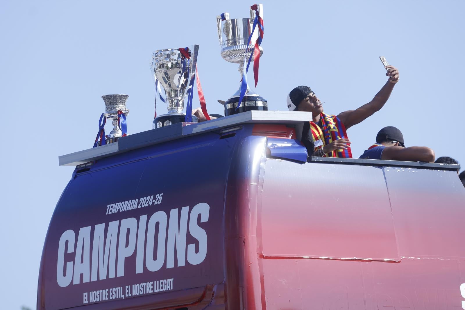 El Barça festeja la Liga por las calles de la Ciudad Condal