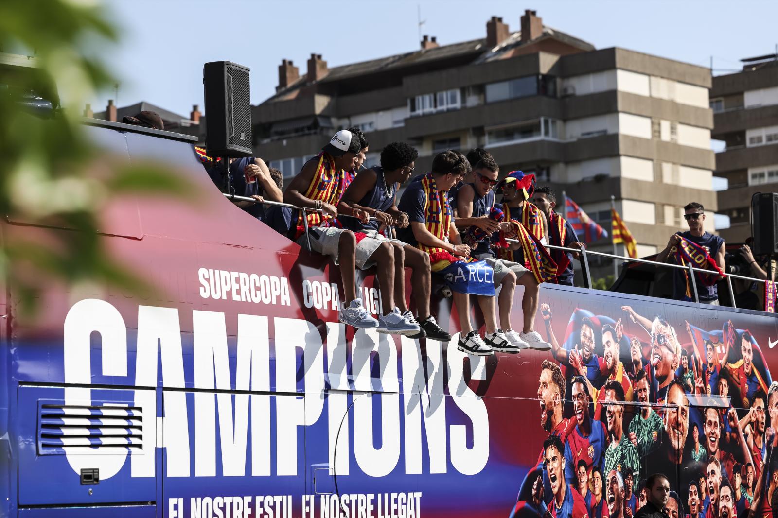 El Barça festeja la Liga por las calles de la Ciudad Condal
