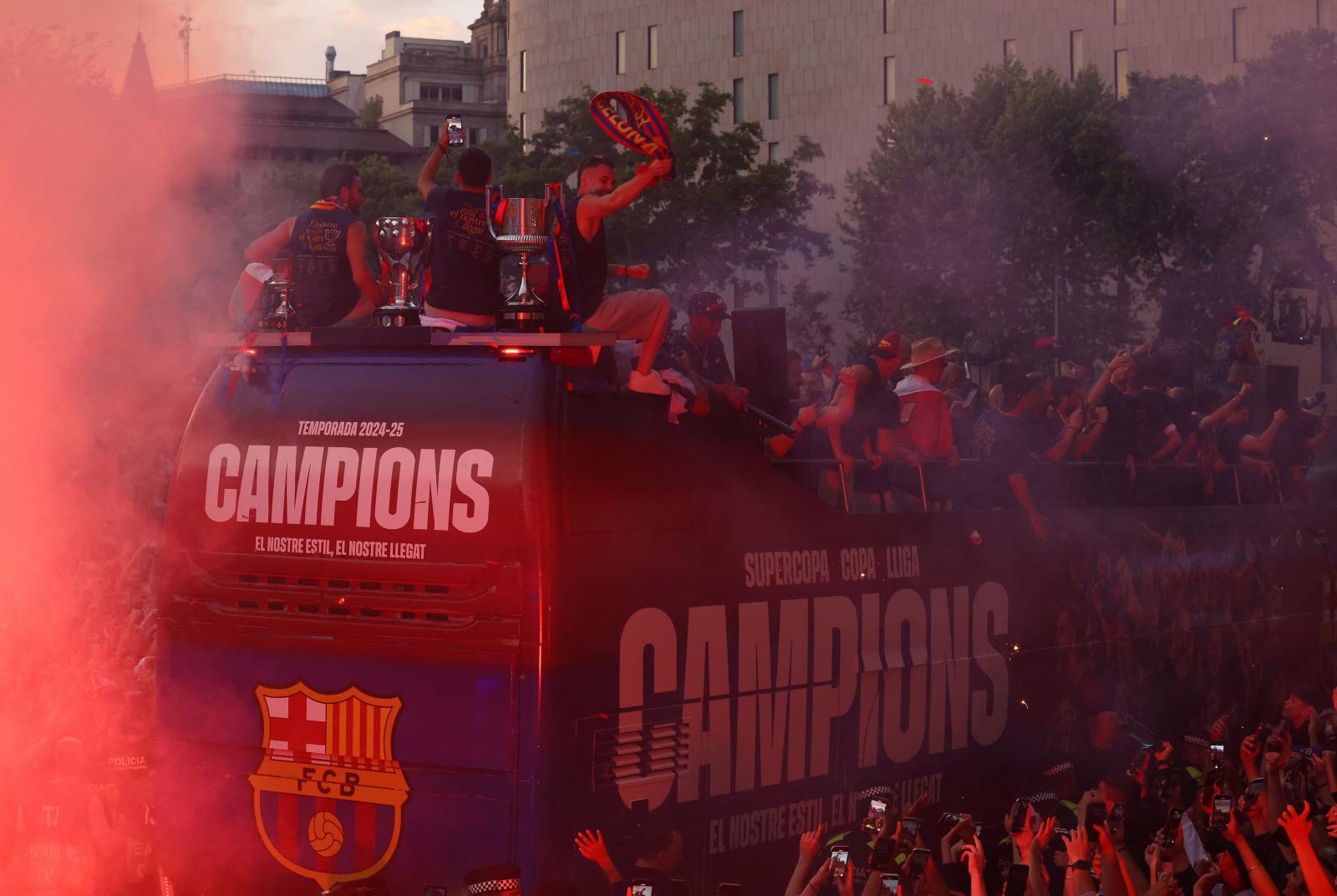 El Barça festeja la Liga por las calles de la Ciudad Condal
