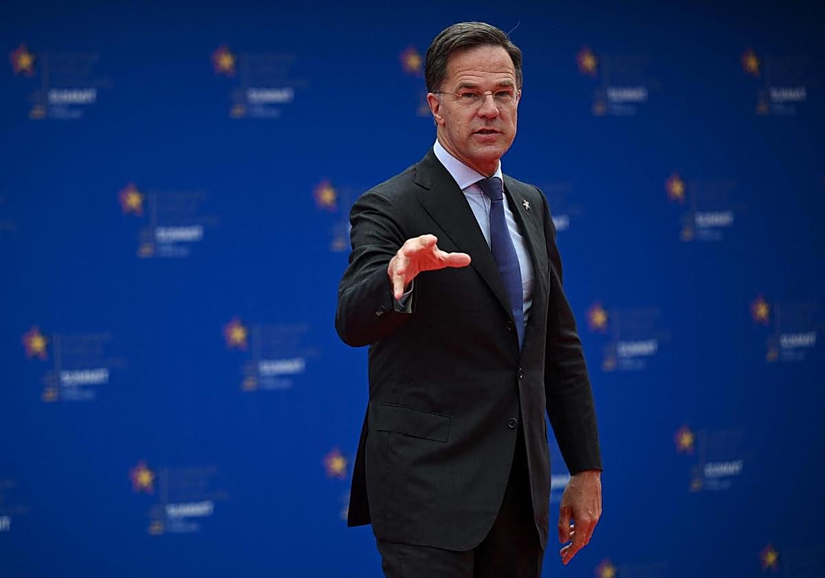 El secretario general de la OTAN, Mark Rutte, a su llegada a la CPE en Tirana (Albania).