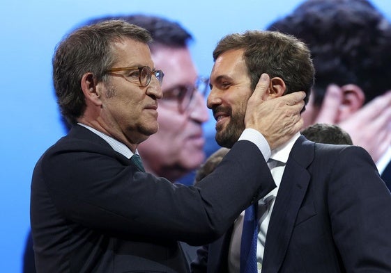 Feijóo, en abril de 2022, tras recibir el testigo deCasado como líder del PP durante el XX congreso del partido que se celebró en Sevilla.