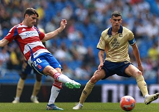 El Granada gana en Riazor y se mantiene en la pelea por el playoff