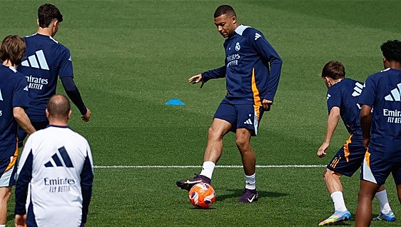 Mbappé calibra la mira del fusil en la última salida de Carletto